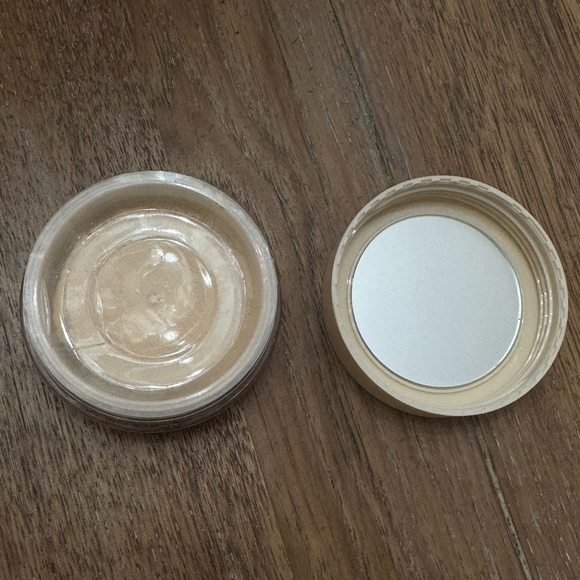 NEW Beauty For Real Hydra-Set Translucent Finishing Powder Compact - Picture 6 of 6